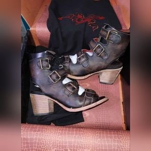 Freebird by Steven Black NWT Quail Leather Sandals size 7